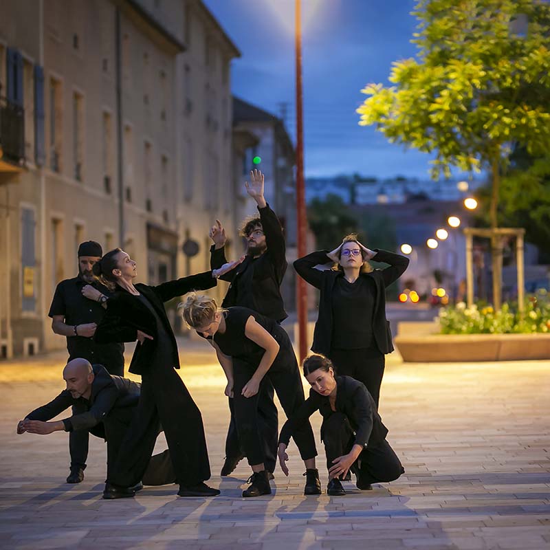 un-geste-a-soi-compagnie-l-aeronef-danse-groupe-a-light